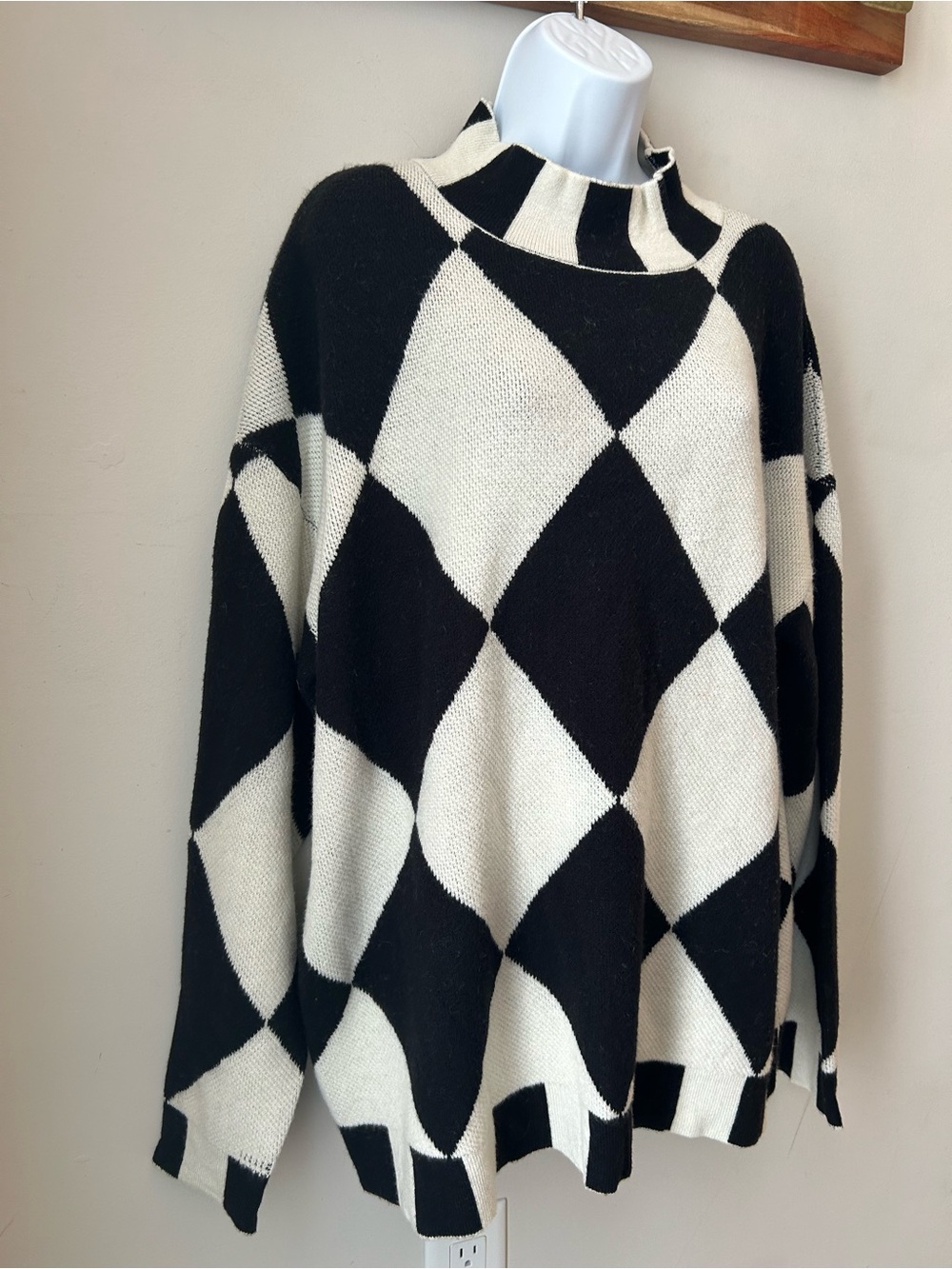BNWT Black & Cream Diamond-Pattern Mock Neck Sweater - Super Soft - Size Large